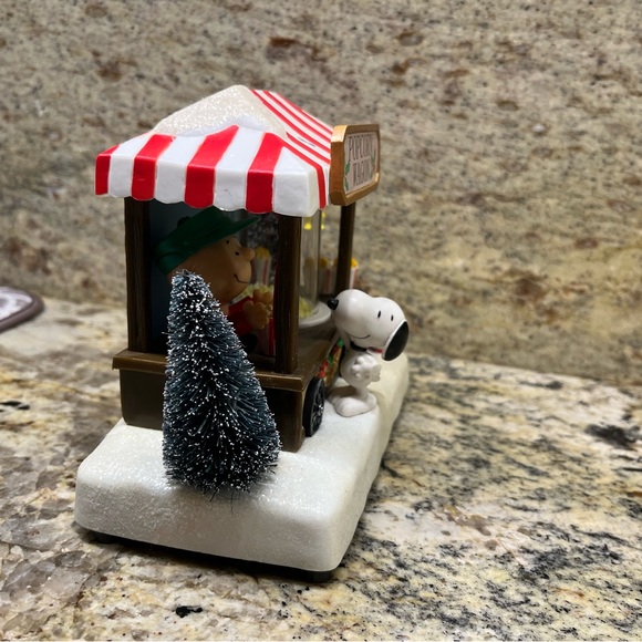 Peanuts! Charlie Brown’s Holiday Popcorn Wagon, Battery-powered - Picture 4 of 7